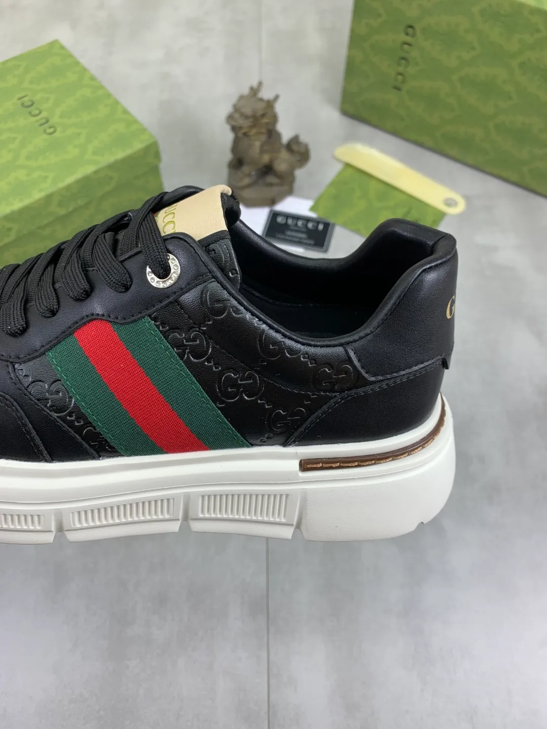 Men's shoes 💰P400💰[New style]🆘 The latest model from Gucci GUCCI official website🎁Classic casual and fashionable men's shoes👟Best model💥The style is simple and elegant, exclusive for trendy men. Unique official website latest brand elements👑Gucci original decoration, fashionable and generous, original soft calfskin fabric➕Comfortable soft first-layer pigskin lining ✅The official website specifies wear-resistant casual outsole, the classic model is photographed in real life🎬Color: 2️⃣colors available😍Number of codes: 38-44